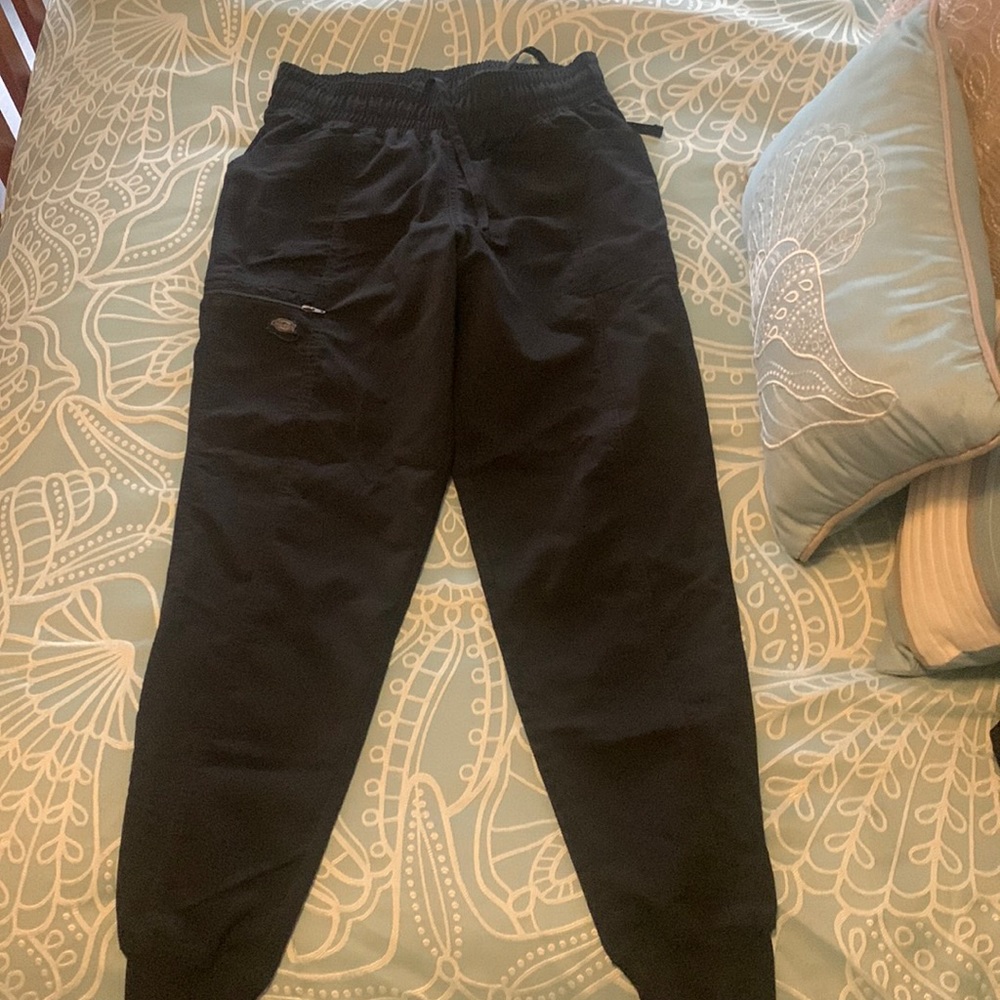 Used Black Dickies Balance scrub set, top and pant. Size on top S/CH/P.